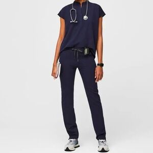 Figs “Navy” Scrub Set